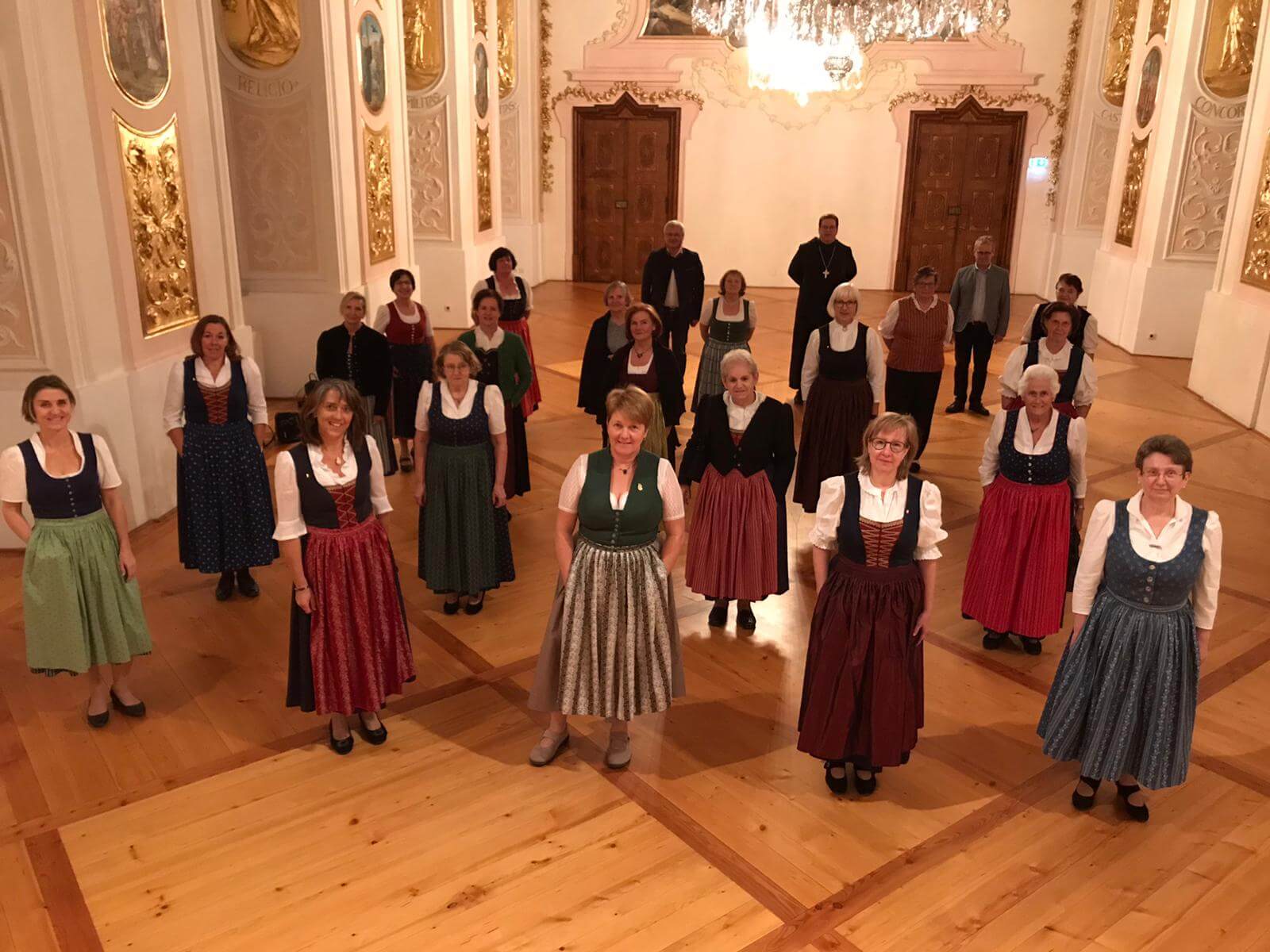 Gruppenbild im Sommerrefektorium