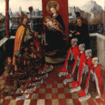Ein mittelalterliches religiöses Gemälde zeigt die Madonna mit dem Kind und Heilige, Kleriker und Spender, die im Gebet knien und Banner mit ihren Namen auf einem schachbrettartigen Boden halten.